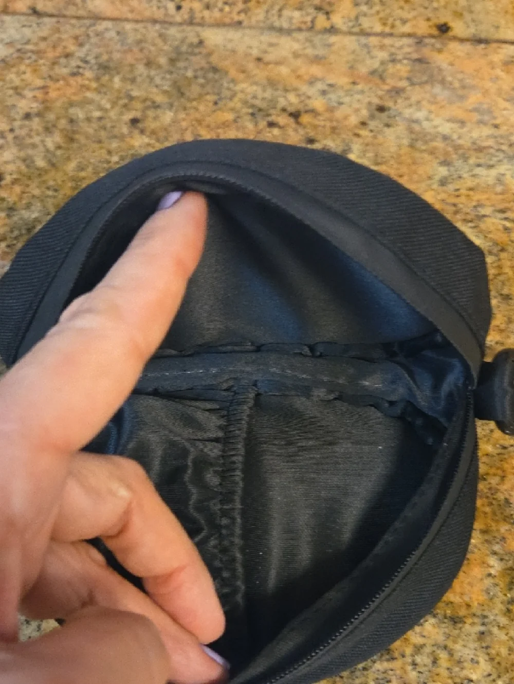 Black Zippered Headphone Carrying Case - Compact Protective Pouch
